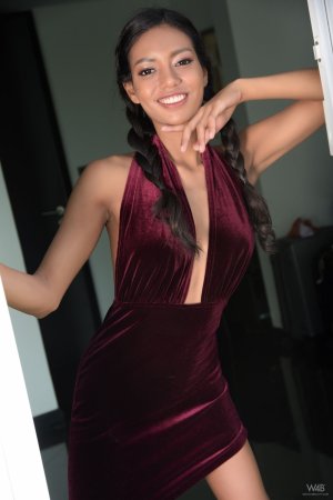 0005-02 thefappeningblog.com.jpg