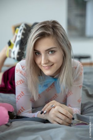 0015-05 thefappeningblog.com.jpg