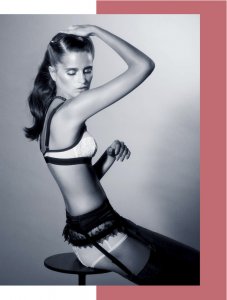 Loulou Robert Nude & Sexy 4 - The Fappening Blog.jpg