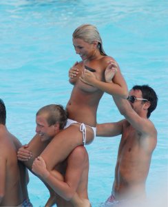 www-bruce-juice-com_BillieFaiers_BikiniMarbella25thMay20114.jpg