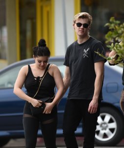 Ariel Winter Braless 2 - The Fappening Blog.jpg