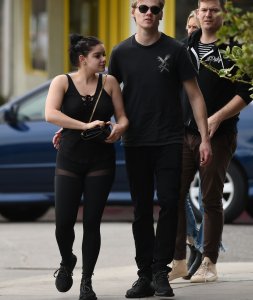 Ariel Winter Braless 4 - The Fappening Blog.jpg