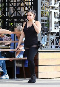 Ariel Winter Braless 40 - The Fappening Blog.jpg