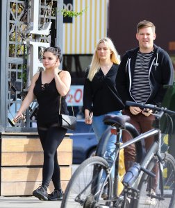 Ariel Winter Braless 45 - The Fappening Blog.jpg
