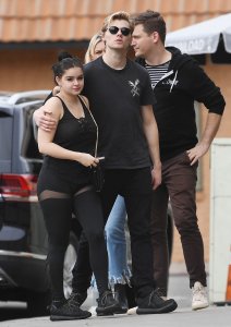 Ariel Winter Braless 76 - The Fappening Blog.jpg