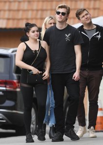 Ariel Winter Braless 78 - The Fappening Blog.jpg