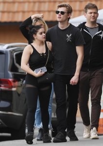 Ariel Winter Braless 81 - The Fappening Blog.jpg