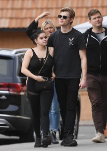 Ariel Winter Braless 90 - The Fappening Blog.jpg