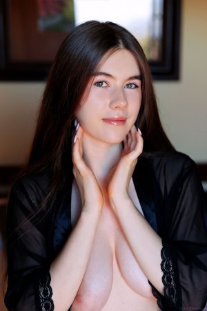 0005-10 thefappeningblog.com.jpg