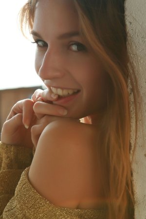 gorgeous-redhead-beauty-sofi-shane-shows-off-her-delightful-hairy-muff-04 thefappeningblog.com.jpg