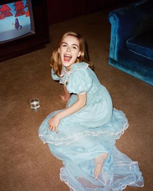 Kiernan-Shipka-Feet-2719997.jpg