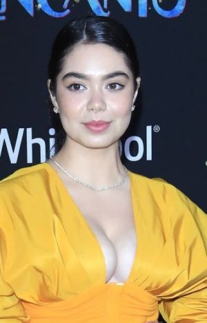 Auli’i-Cravalho-ygu.jpg