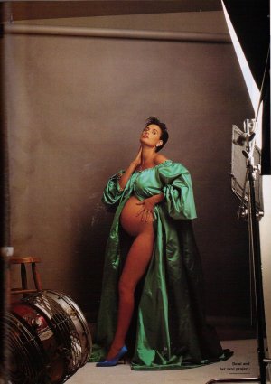 vanity-fair-august-1991-by-annie-leibovitz5.jpg
