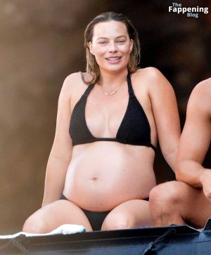 Margot-Robbie-Sexy-4-The-Fappening-Blog-1.jpg