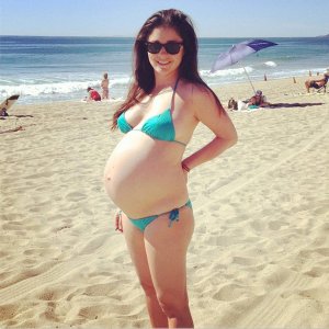 shiri-appleby-pregnant-bikini.jpg