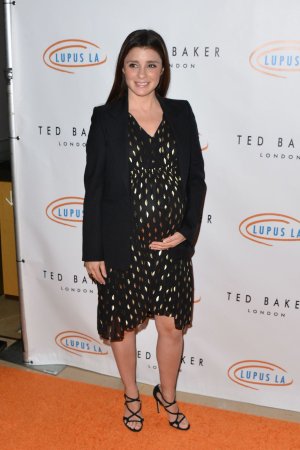 pregnant-shiri-appleby-at-lupus-la-hollywood-bag-ladies-luncheon-in-beverly-hills-11-20-2015_8.jpg