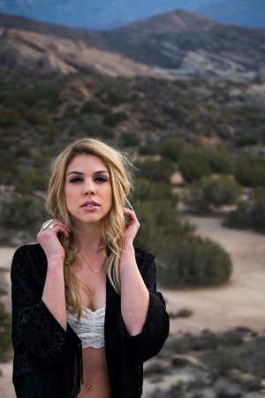 Kate Mansi (14).jpg