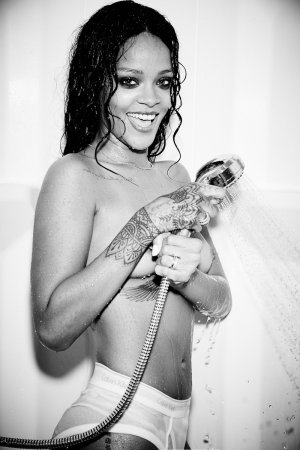 Rihanna MEW2TMH_o.jpg