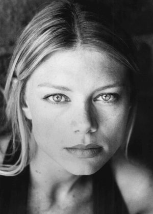 Peta Wilson3.jpg