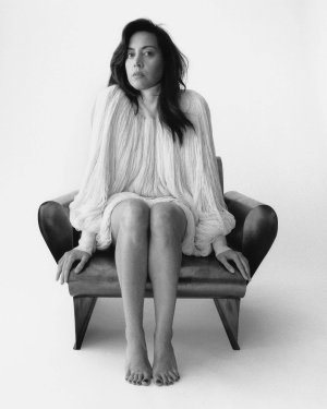 Aubrey-Plaza-Feet-8186181.jpg