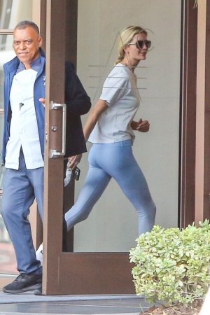 ivanka-trump-blue-leggings_result.jpg