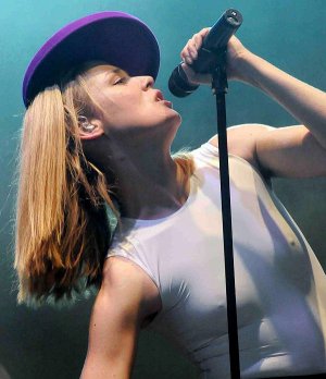 46977_Roisin-Murphy-see-through-060908_123_131lo.jpg