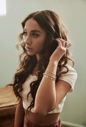 Stella Maeve (8).jpg