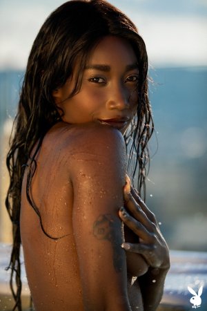 0001-05 thefappeningblog.com.jpg