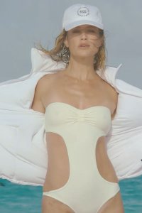 Carolyn Murphy scr 10 - The Fappening Blog.jpg