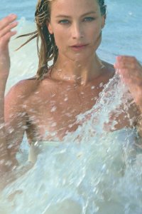 Carolyn Murphy scr 12 - The Fappening Blog.jpg