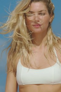 Jessica Hart Sexy scr 16 - The Fappening Blog.jpg