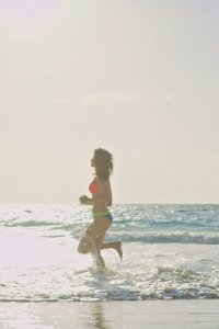 Isabeli Fontana Sexy scr 10 - The Fappening Blog.jpg