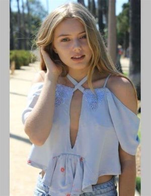 Grace Van Dien (14).jpg