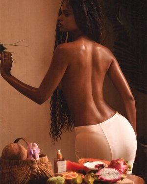 Juliana Nalu (4).jpg