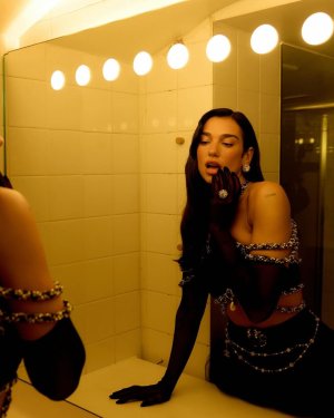 Dua_Lipa_Backstage  (1).jpg