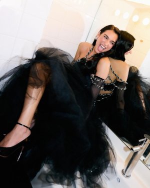 Dua_Lipa_Backstage  (6).jpg