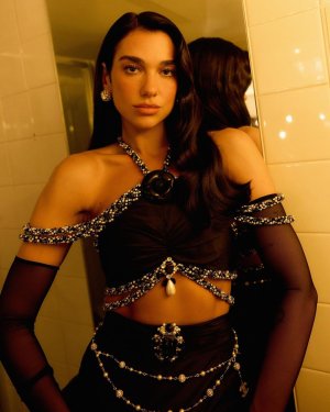 Dua_Lipa_Backstage  (7).jpg
