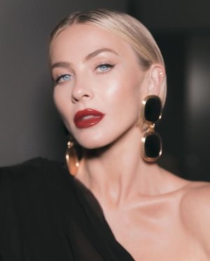 juleshough_post_10_20_2024_12_32_12 PM3483133834747011507.jpg