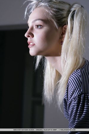 girl-with-blue-eyes-kira-w-in-hard-painting-work-02 thefappeningblog.com.jpg