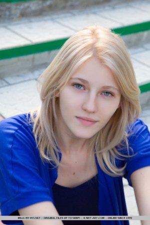 mila-i-trap-01 thefappeningblog.com.jpg