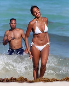 Claudia-Jordan-in-a-Bikini-6.jpg