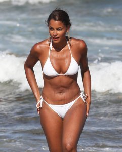 Claudia-Jordan-in-a-Bikini-16.jpg