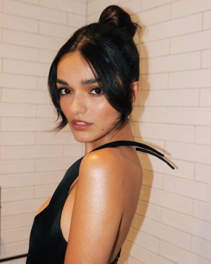 Rachel Zegler 00003.jpg