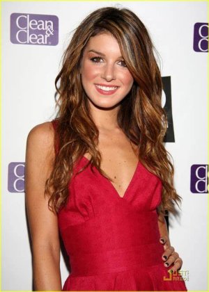 Shenae Grimes (12).jpg