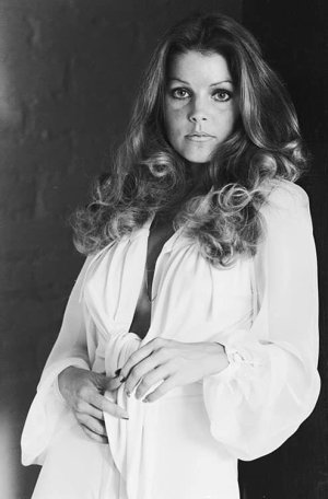Priscilla Presley -277ebfe9c69389a08673f4f5b7925546 33caf1b8.jpg