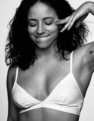 Kiana Madeira (10).jpg