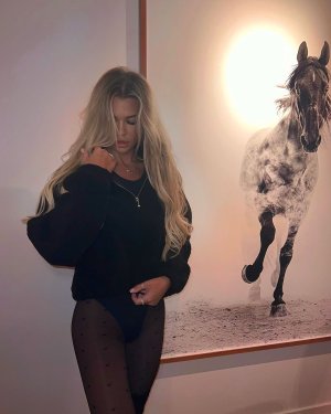 Impromptu   with @weare___her Bodysuit (my favourite under layer for every outfit this winter ...jpg