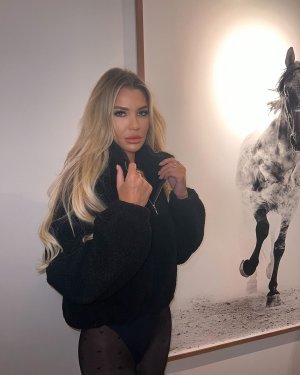 Impromptu   with @weare___her Bodysuit (my favourite under layer for every outfit this winter ...jpg