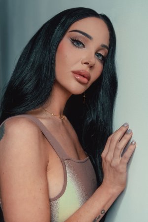 Tulisa-Contostavlos-Im-a-celebrity-Get-me-out-of-here-photoshoot-31.jpg