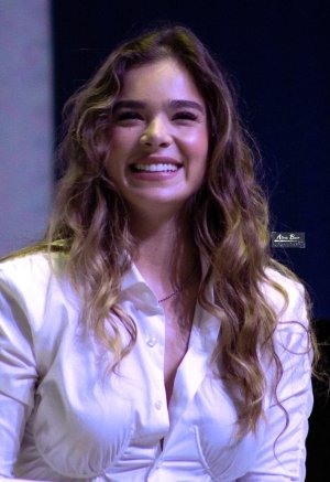 Hailee Steinfel 02.jpg